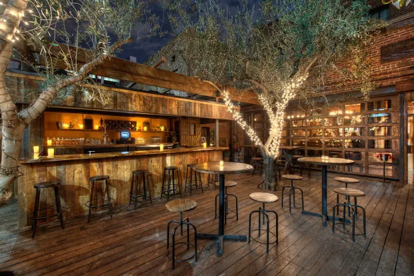Outdoor restaurant decoration idea