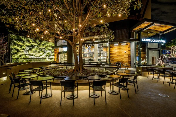 Outdoor restaurant decoration idea