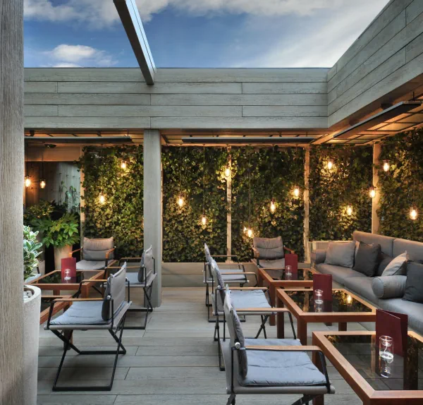 Outdoor restaurant decoration idea