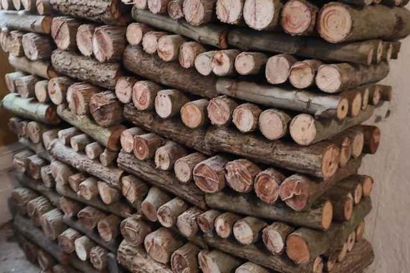 معرفی 3 مورد از لوازم جانبی که برای میز آتش هیزمی لازم است 3 لوازم جانبی برای میز آتش هیزمی