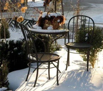 نگهداری از میز و صندلی باغی