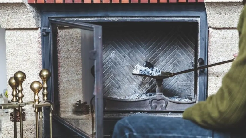 روش تمیز کردن میز آتشدان