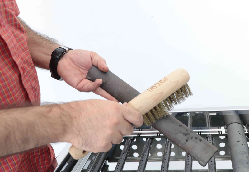 روش تمیز کردن میز آتشدان